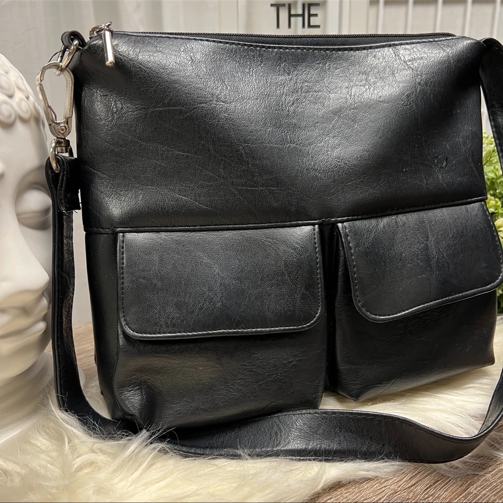 MAGGIE LAWRENCE BLACK LEATHER HANDBAG WITH 2 FRONT ZIP POCKETS